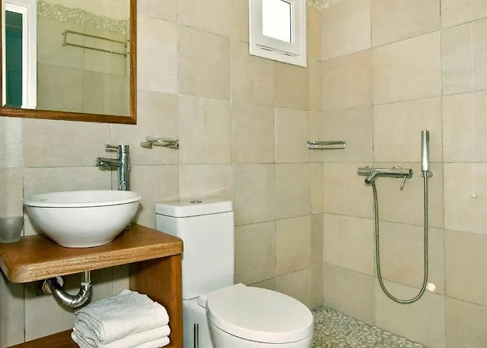 Spiros & Hiroko - Adults Only Hotel Perissa (Santorini)