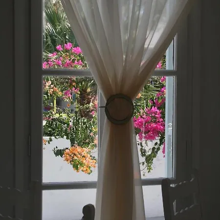 Spiros & Hiroko - Adults Only Perissa (Santorini)