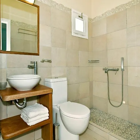 Spiros & Hiroko - Adults Only Hotel Perissa (Santorini)