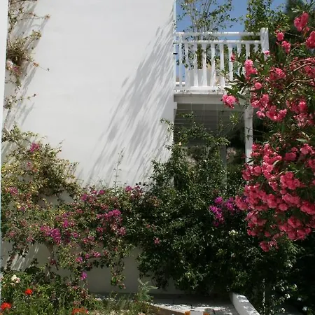 Spiros & Hiroko - Adults Only Perissa (Santorini)