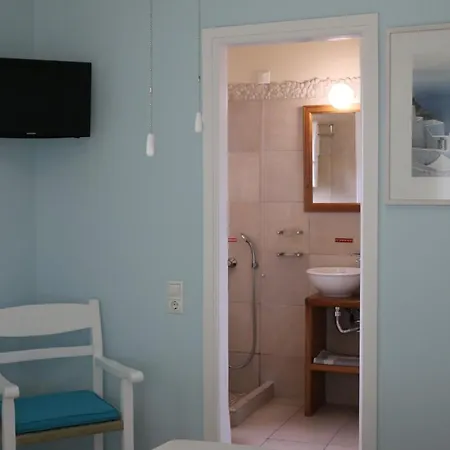 Spiros & Hiroko - Adults Only Hotel Perissa (Santorini)