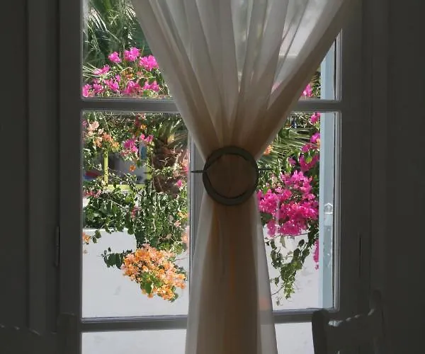 Spiros & Hiroko - Adults Only Períssa