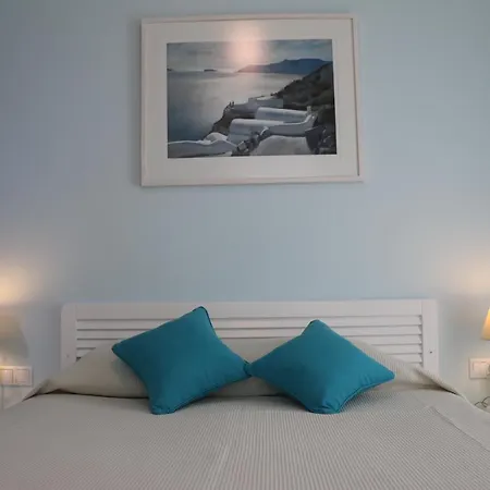 Spiros & Hiroko - Adults Only Hotel Perissa (Santorini)