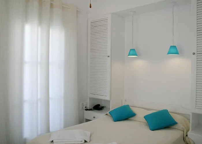 Spiros & Hiroko - Adults Only Hotel Perissa (Santorini)